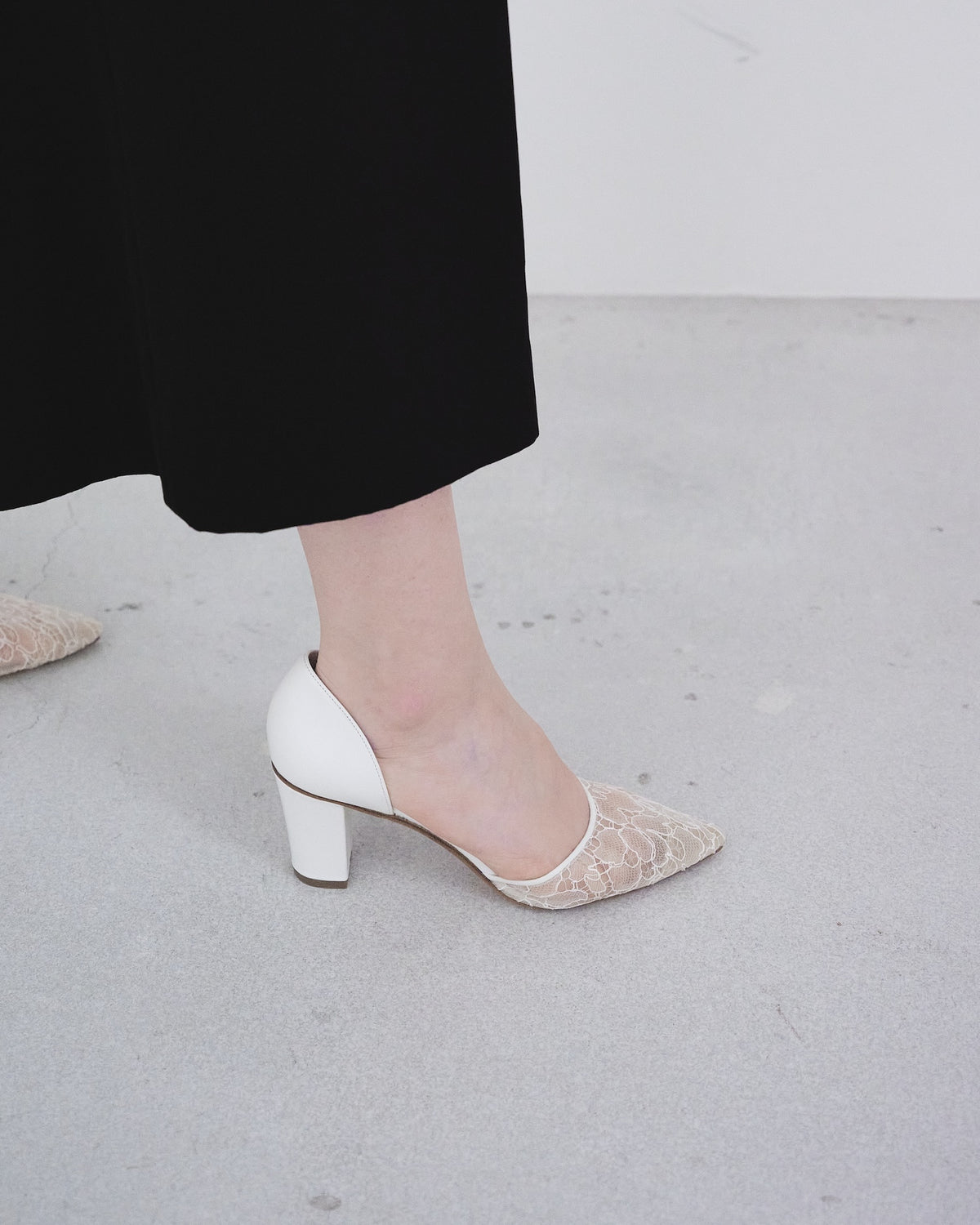 Lace Open-Side Pumps